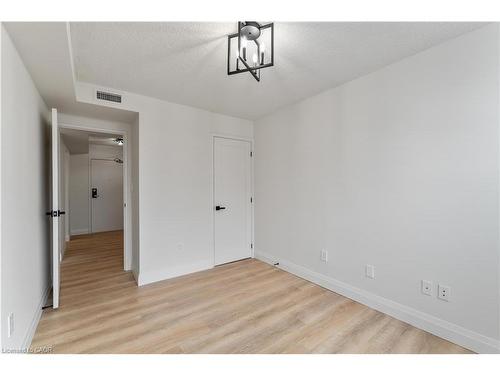 905-120 Duke Street, Hamilton, ON - Indoor Photo Showing Other Room