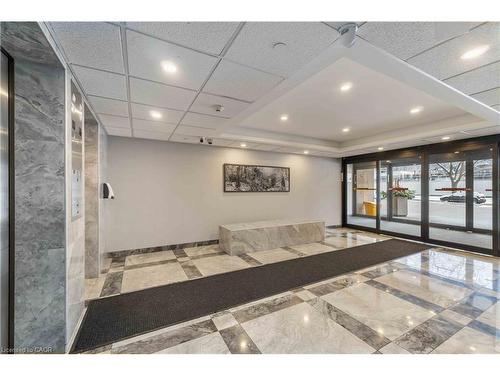 905-120 Duke Street, Hamilton, ON - Indoor Photo Showing Other Room