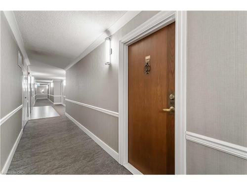 905-120 Duke Street, Hamilton, ON - Indoor Photo Showing Other Room