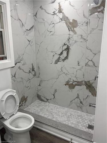 1280 Main Street E, Hamilton, ON - Indoor Photo Showing Bathroom