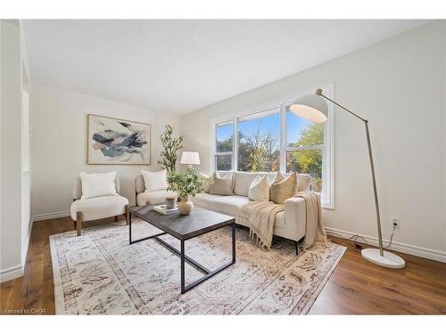 29-100 Bluevale Street N, Waterloo, ON - Indoor Photo Showing Living Room