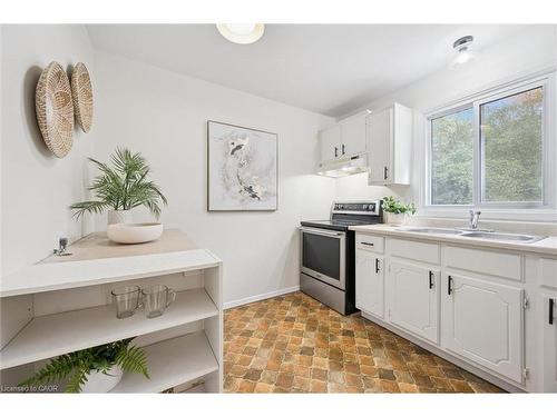 29-100 Bluevale Street N, Waterloo, ON - Indoor Photo Showing Kitchen