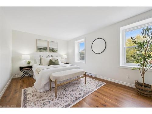 29-100 Bluevale Street N, Waterloo, ON - Indoor Photo Showing Bedroom