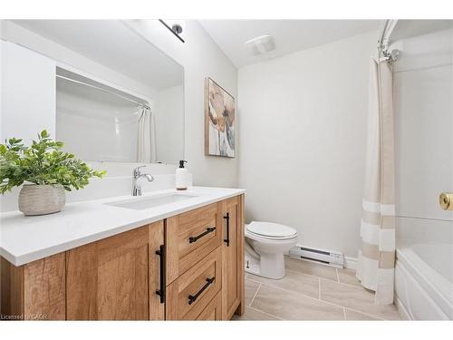 29-100 Bluevale Street N, Waterloo, ON - Indoor Photo Showing Bathroom
