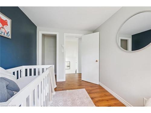 29-100 Bluevale Street N, Waterloo, ON - Indoor Photo Showing Bedroom