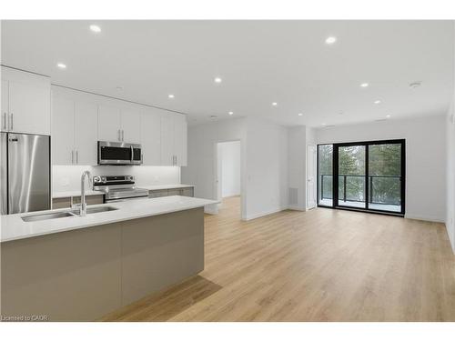 525-525 New Dundee Road, Kitchener, ON - Indoor Photo Showing Kitchen With Stainless Steel Kitchen With Double Sink With Upgraded Kitchen