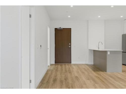 525-525 New Dundee Road, Kitchener, ON - Indoor