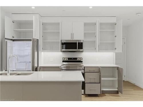 525-525 New Dundee Road, Kitchener, ON - Indoor Photo Showing Kitchen With Double Sink With Upgraded Kitchen