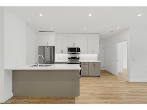 525-525 New Dundee Road, Kitchener, ON - Indoor Photo Showing Kitchen With Double Sink With Upgraded Kitchen