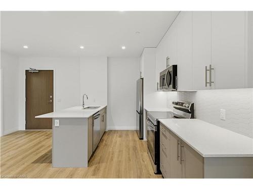 525-525 New Dundee Road, Kitchener, ON - Indoor Photo Showing Kitchen With Stainless Steel Kitchen With Upgraded Kitchen