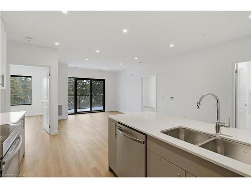 525-525 New Dundee Road, Kitchener, ON - Indoor Photo Showing Kitchen With Double Sink