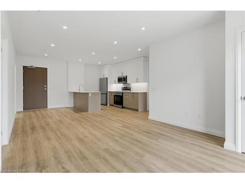 525-525 New Dundee Road, Kitchener, ON - Indoor Photo Showing Kitchen