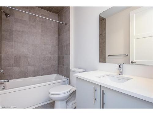 1303-93 Arthur Street S, Guelph, ON - Indoor Photo Showing Bathroom