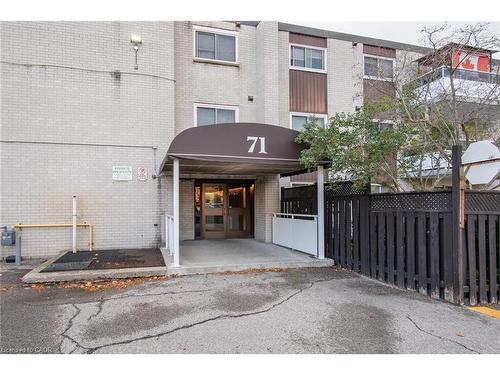 104-71 Vanier Drive, Kitchener, ON - Outdoor