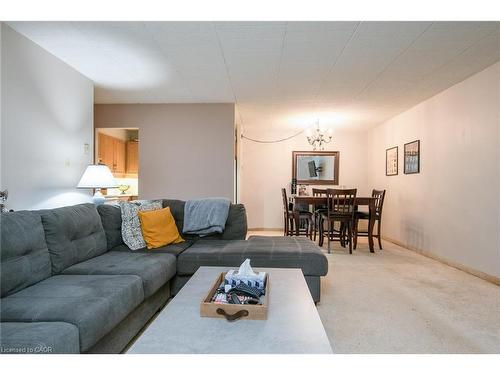 104-71 Vanier Drive, Kitchener, ON - Indoor Photo Showing Living Room
