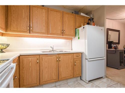 104-71 Vanier Drive, Kitchener, ON - Indoor Photo Showing Kitchen With Double Sink