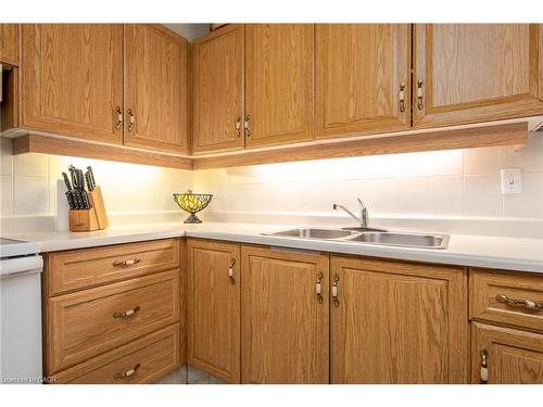 104-71 Vanier Drive, Kitchener, ON - Indoor Photo Showing Kitchen With Double Sink