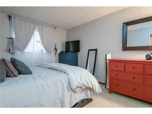 104-71 Vanier Drive, Kitchener, ON - Indoor Photo Showing Bedroom