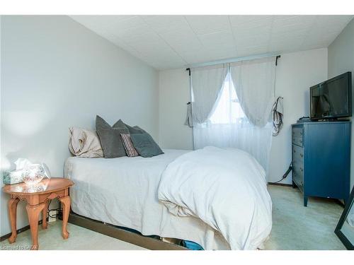 104-71 Vanier Drive, Kitchener, ON - Indoor Photo Showing Bedroom