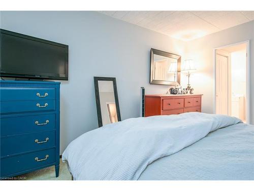 104-71 Vanier Drive, Kitchener, ON - Indoor Photo Showing Bedroom