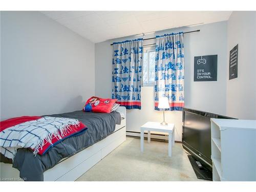 104-71 Vanier Drive, Kitchener, ON - Indoor Photo Showing Bedroom