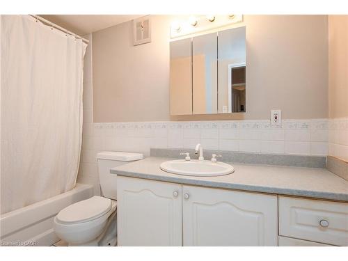 104-71 Vanier Drive, Kitchener, ON - Indoor Photo Showing Bathroom