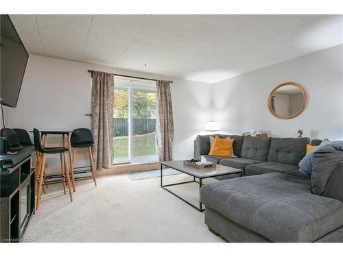 104-71 Vanier Drive, Kitchener, ON - Indoor Photo Showing Living Room