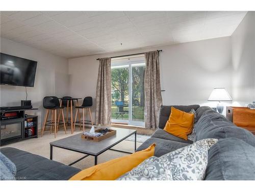 104-71 Vanier Drive, Kitchener, ON - Indoor Photo Showing Living Room
