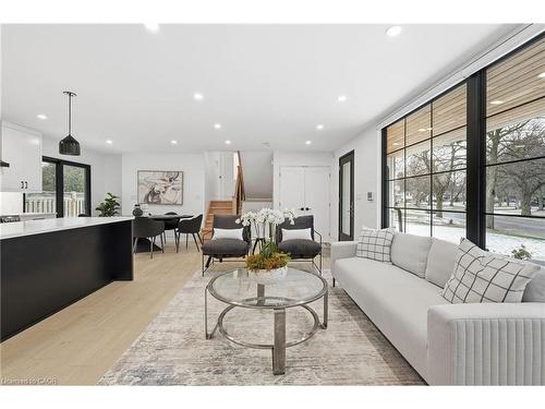 5135 Mulberry Drive, Burlington, ON - Indoor Photo Showing Living Room