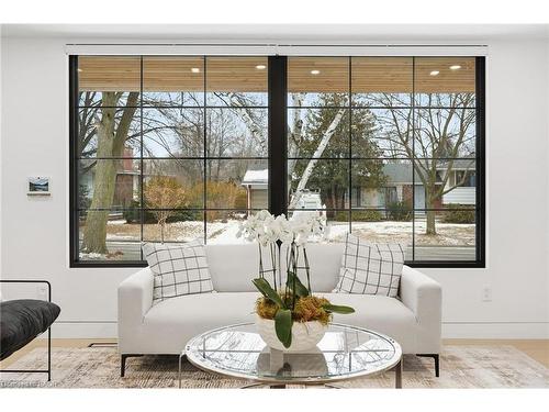 5135 Mulberry Drive, Burlington, ON - Indoor