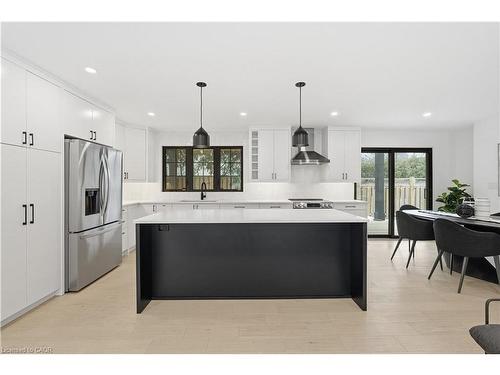 5135 Mulberry Drive, Burlington, ON - Indoor Photo Showing Kitchen With Upgraded Kitchen