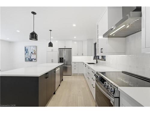 5135 Mulberry Drive, Burlington, ON - Indoor Photo Showing Kitchen With Upgraded Kitchen