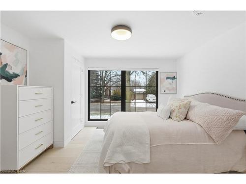 5135 Mulberry Drive, Burlington, ON - Indoor Photo Showing Bedroom