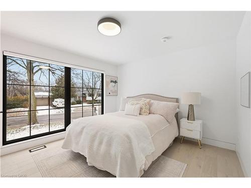 5135 Mulberry Drive, Burlington, ON - Indoor Photo Showing Bedroom