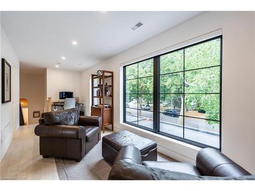 5135 Mulberry Drive, Burlington, ON - Indoor Photo Showing Living Room