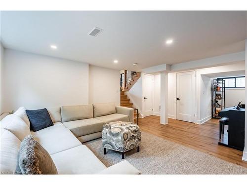 5135 Mulberry Drive, Burlington, ON - Indoor