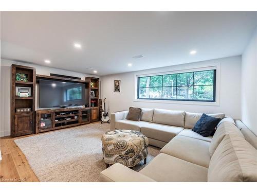 5135 Mulberry Drive, Burlington, ON - Indoor Photo Showing Living Room