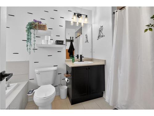 50 Kelso Drive, Caledonia, ON - Indoor Photo Showing Bathroom