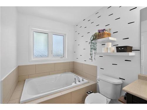 50 Kelso Drive, Caledonia, ON - Indoor Photo Showing Bathroom