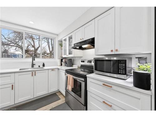 B63-25 Britten Close, Hamilton, ON - Indoor Photo Showing Kitchen