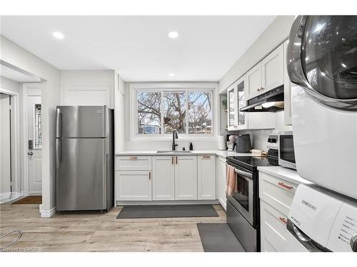 B63-25 Britten Close, Hamilton, ON - Indoor Photo Showing Kitchen