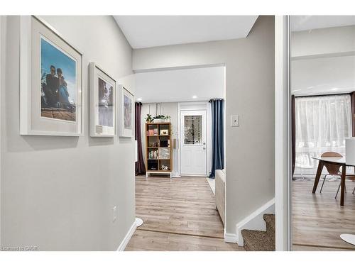 B63-25 Britten Close, Hamilton, ON - Indoor Photo Showing Other Room