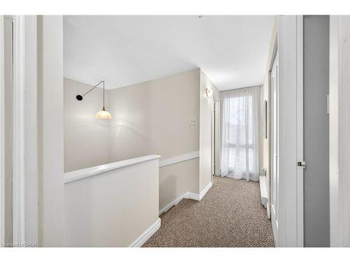 B63-25 Britten Close, Hamilton, ON - Indoor Photo Showing Other Room