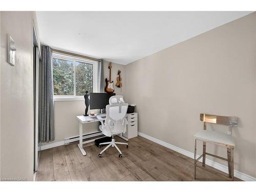 B63-25 Britten Close, Hamilton, ON - Indoor Photo Showing Office