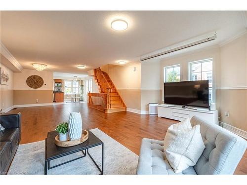 38 Archibald Mews, Toronto, ON - Indoor Photo Showing Living Room