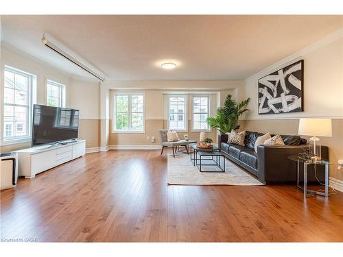 38 Archibald Mews, Toronto, ON - Indoor Photo Showing Living Room