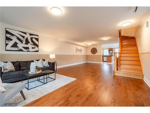 38 Archibald Mews, Toronto, ON - Indoor Photo Showing Living Room