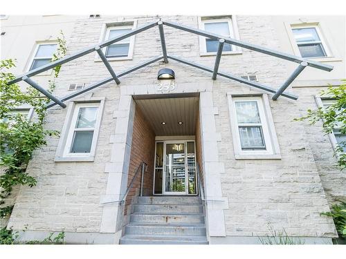 101-253 Lester Street, Waterloo, ON - 