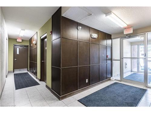 101-253 Lester Street, Waterloo, ON - Indoor Photo Showing Other Room