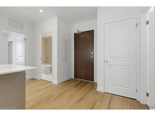 724-525 New Dundee Road, Kitchener, ON - Indoor